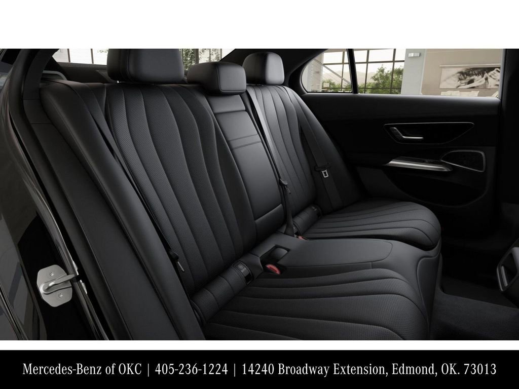 Used 2025 Mercedes-Benz E 350 4MATIC Sedan image 5