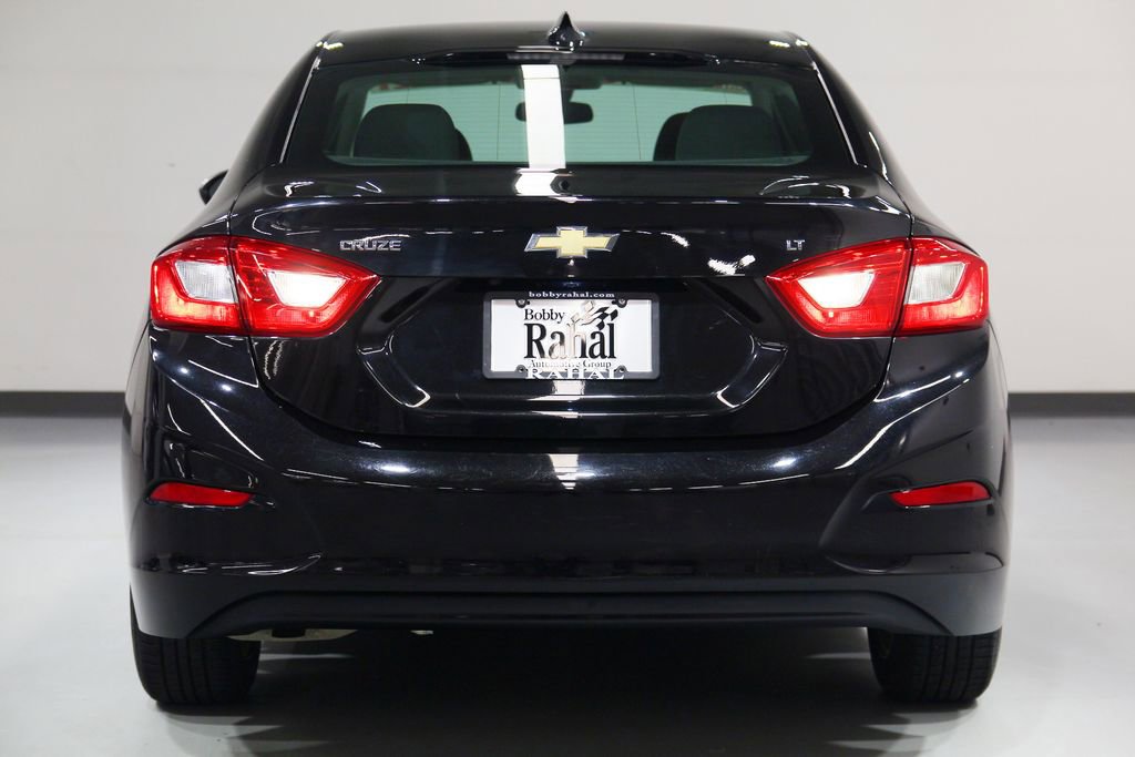Used 2018 Chevrolet Cruze LT w/ Convenience Package FWD image 2