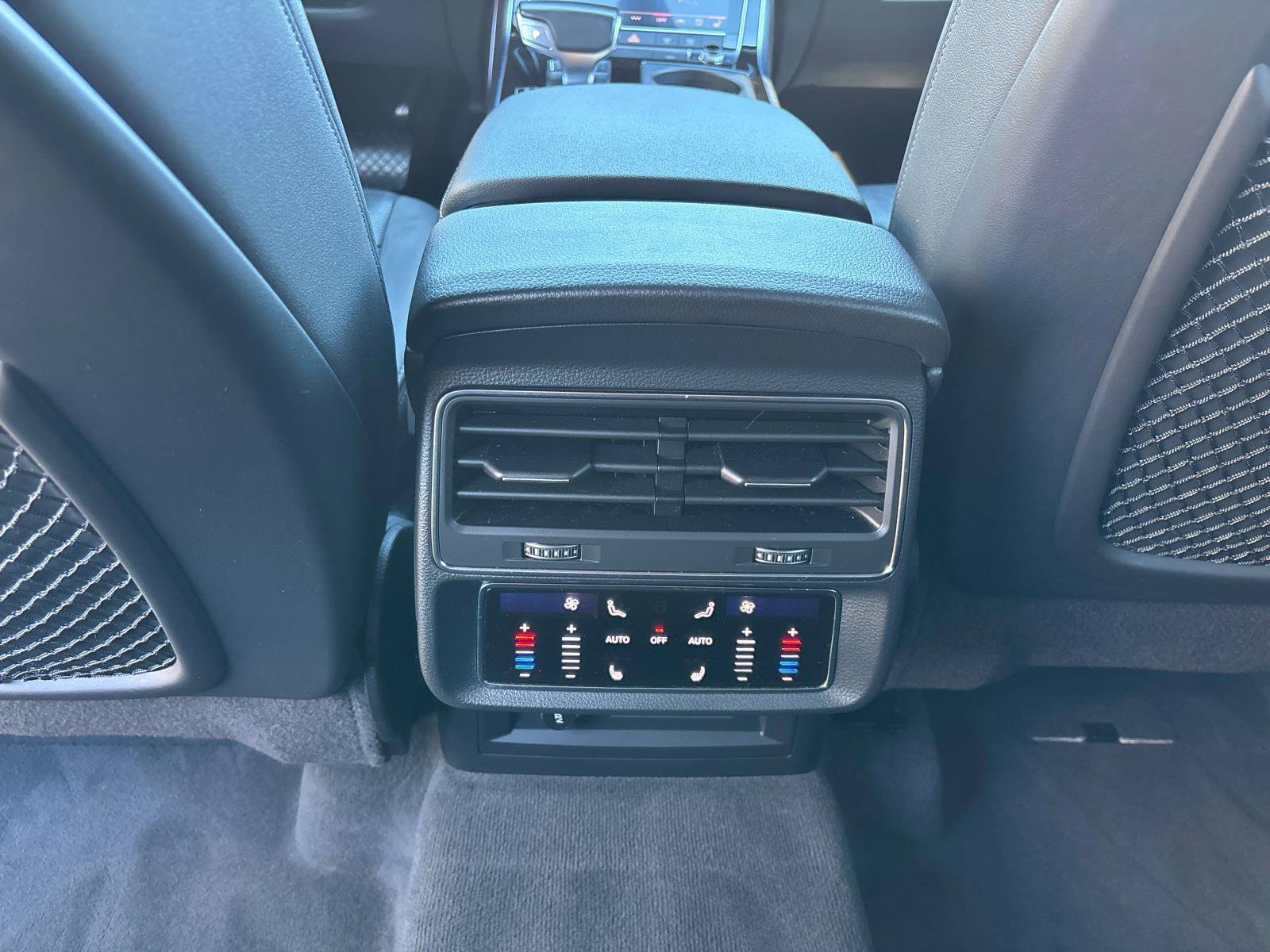 Used 2019 Audi Q8 Premium Plus w/ Premium Plus AWD/4WD image 11