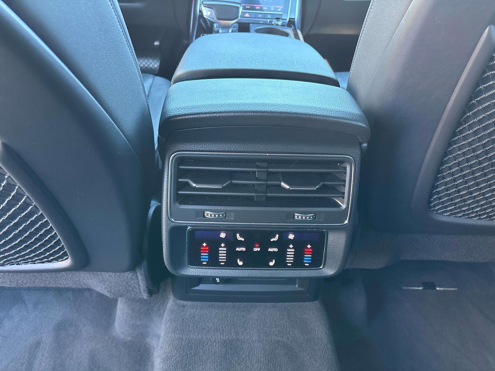 Used 2019 Audi Q8 Premium Plus w/ Premium Plus image 11