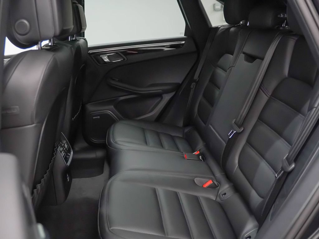 Certified 2026 Porsche Macan AWD/4WD image 18