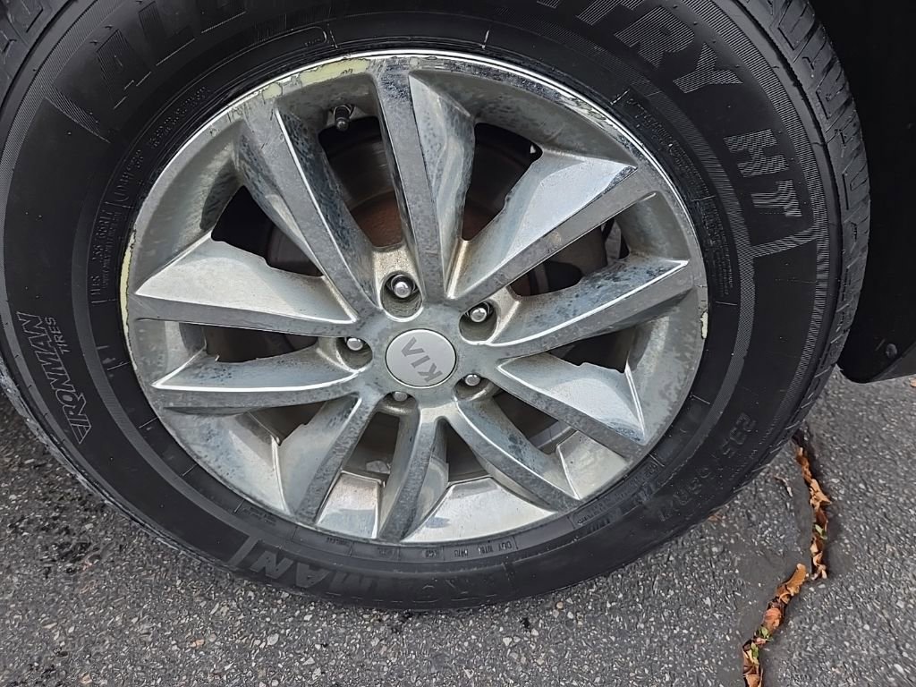 Used 2017 Kia Sorento LX image 39