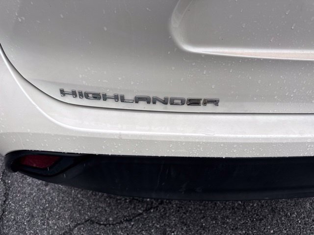 Used 2021 Toyota Highlander XLE AWD/4WD image 7