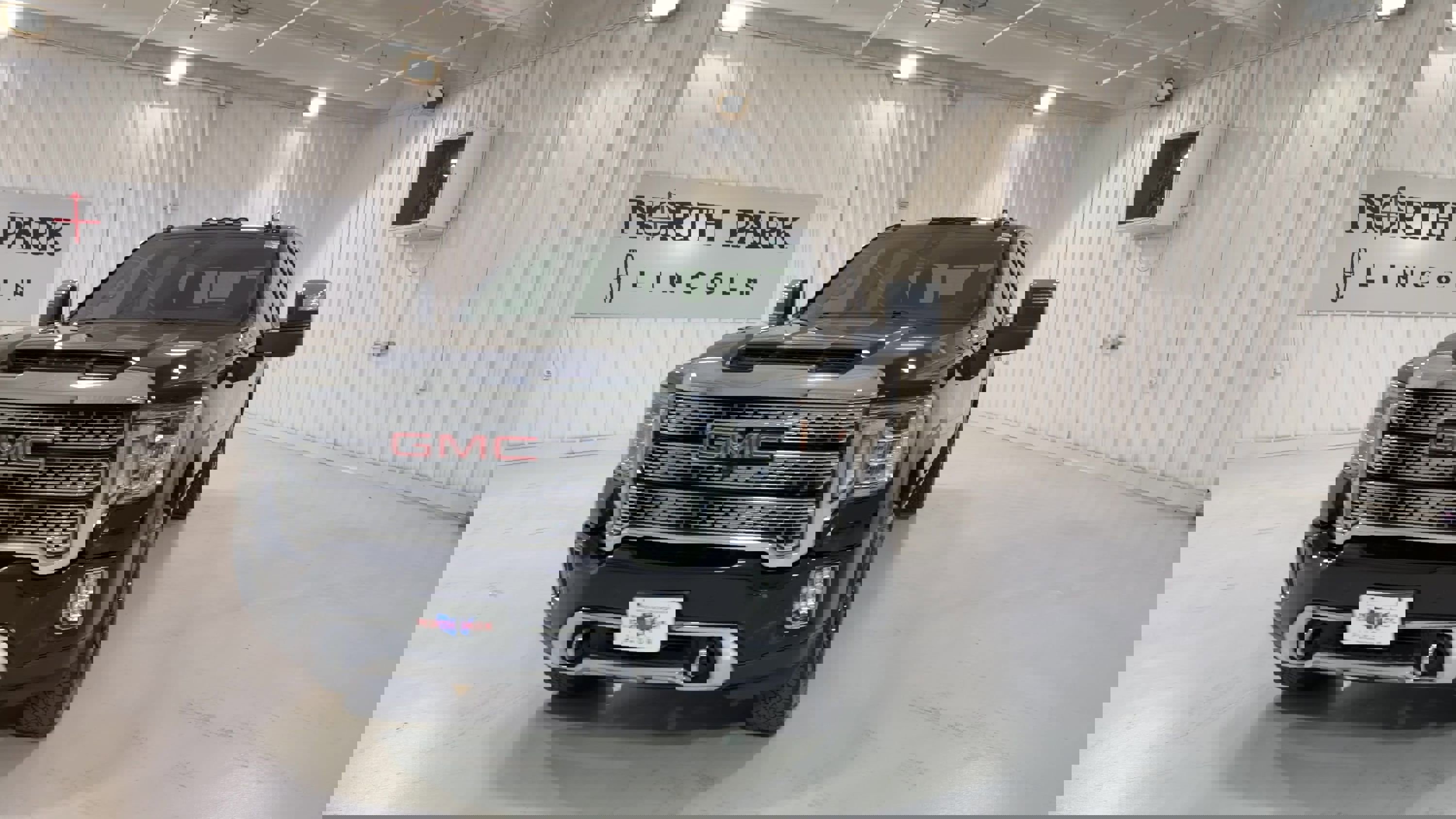 Used 2022 GMC Sierra 2500 Denali w/ Denali Black Diamond Edition image 4