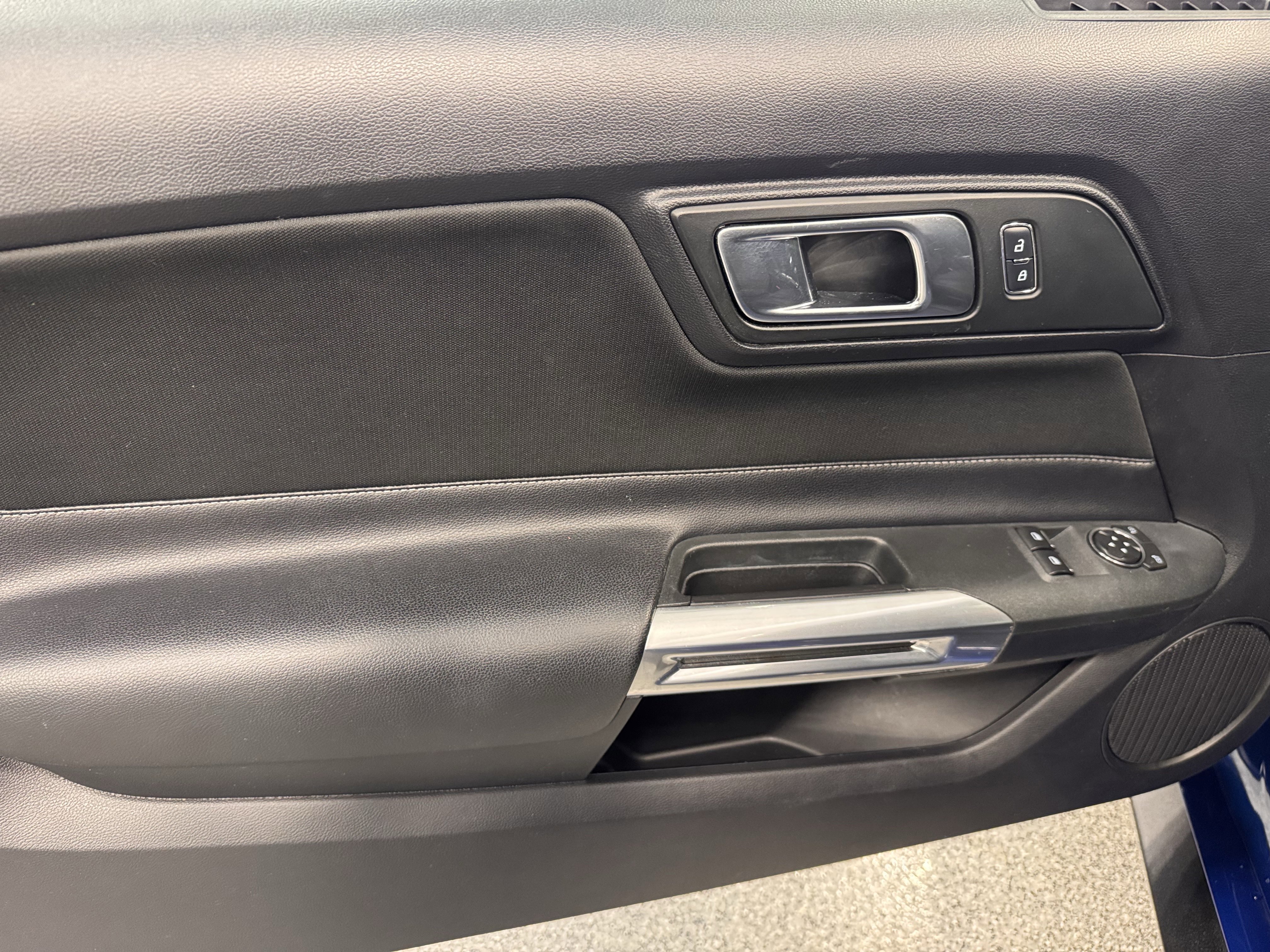 Used 2018 Ford Mustang EcoBoost w/ Black Accent Package image 21