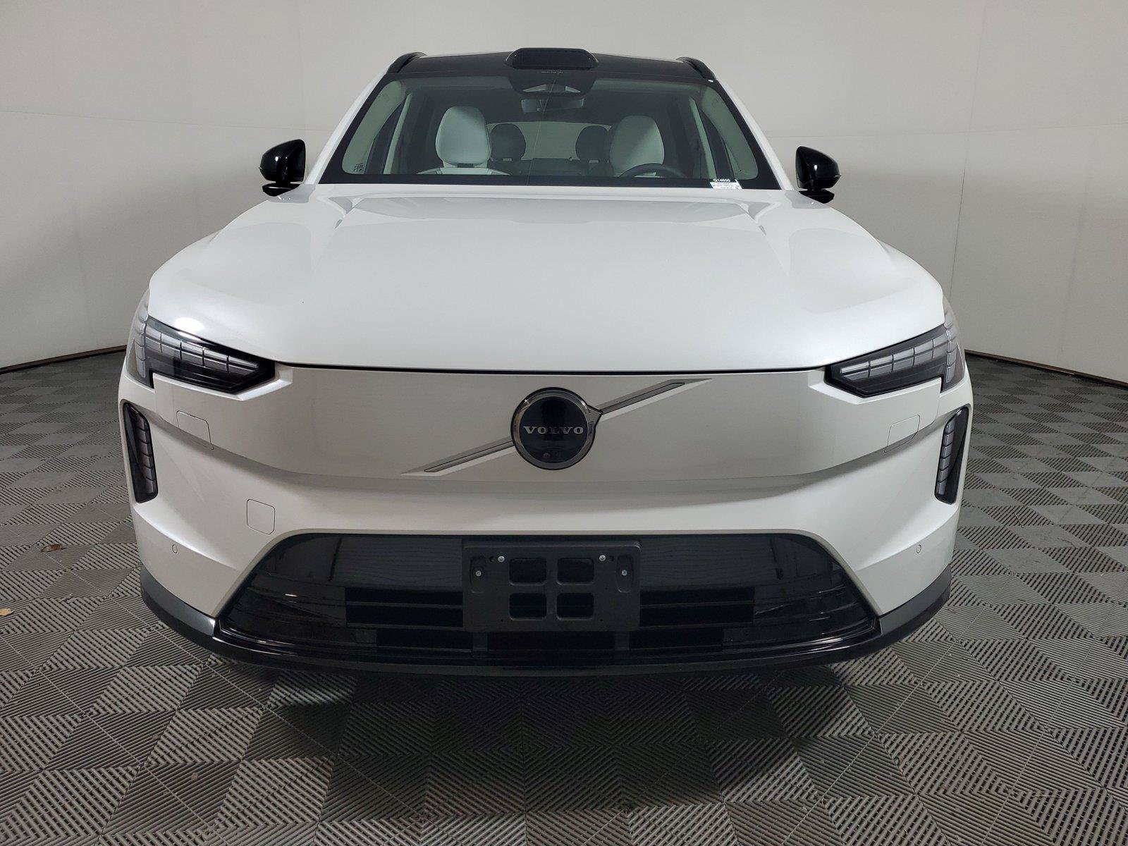 Certified 2025 Volvo EX90 Plus AWD/4WD image 2