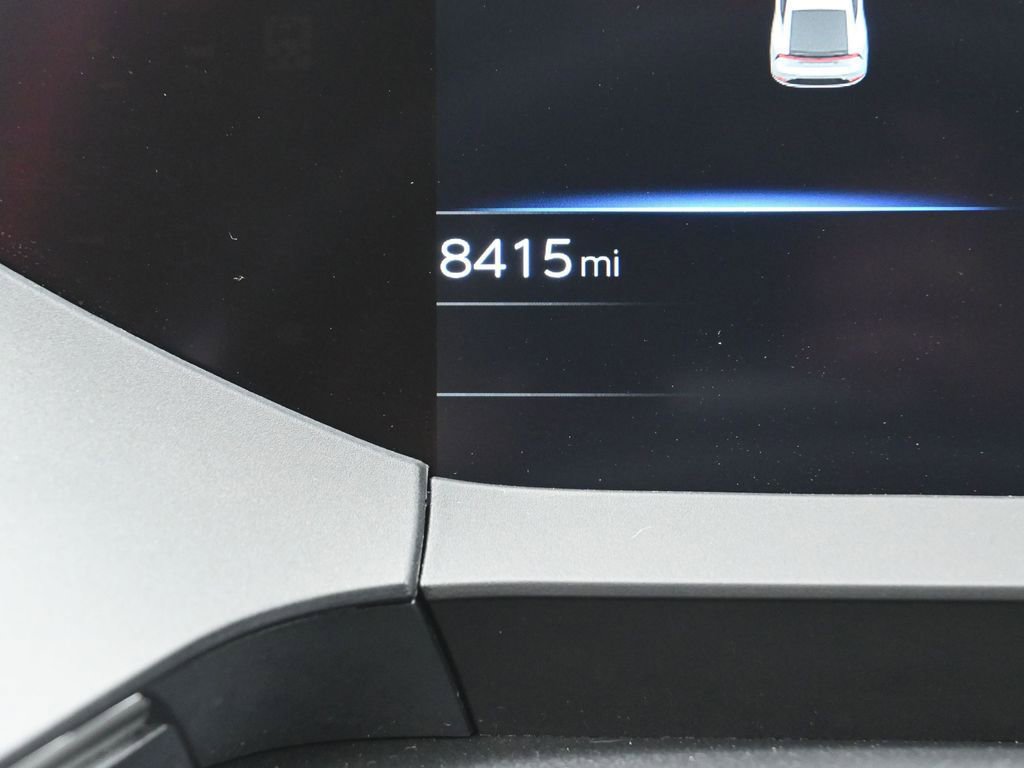 Used 2025 Toyota Prius XLE image 18