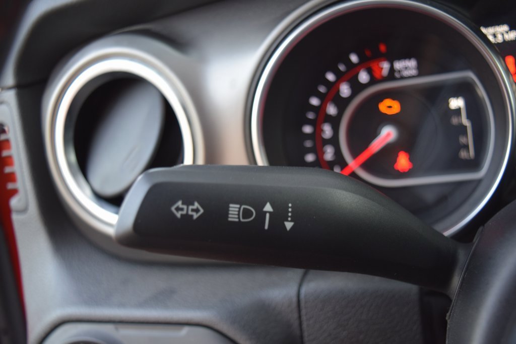 Used 2018 Jeep Wrangler Unlimited Rubicon w/ Dual Top Group image 14