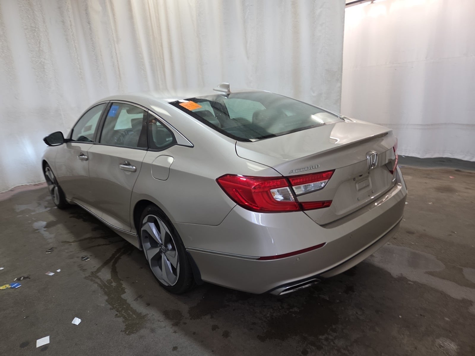 Used 2018 Honda Accord Touring image 4