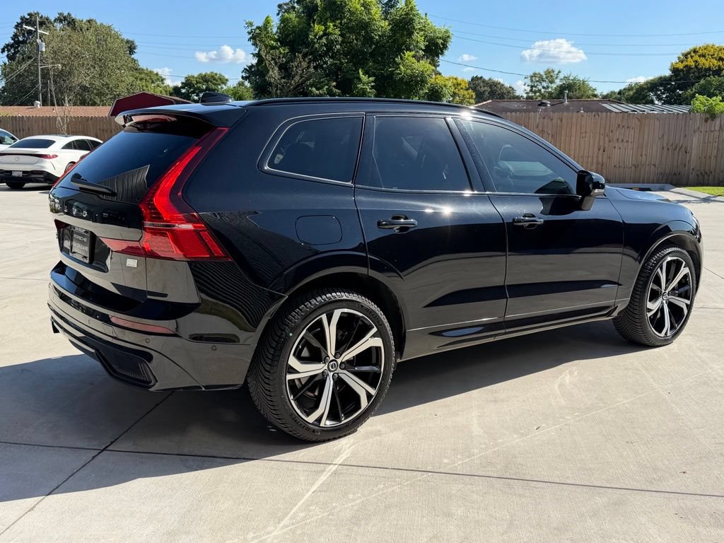 Used 2022 Volvo XC60 T8 R-Design w/ Advanced Package AWD/4WD image 5