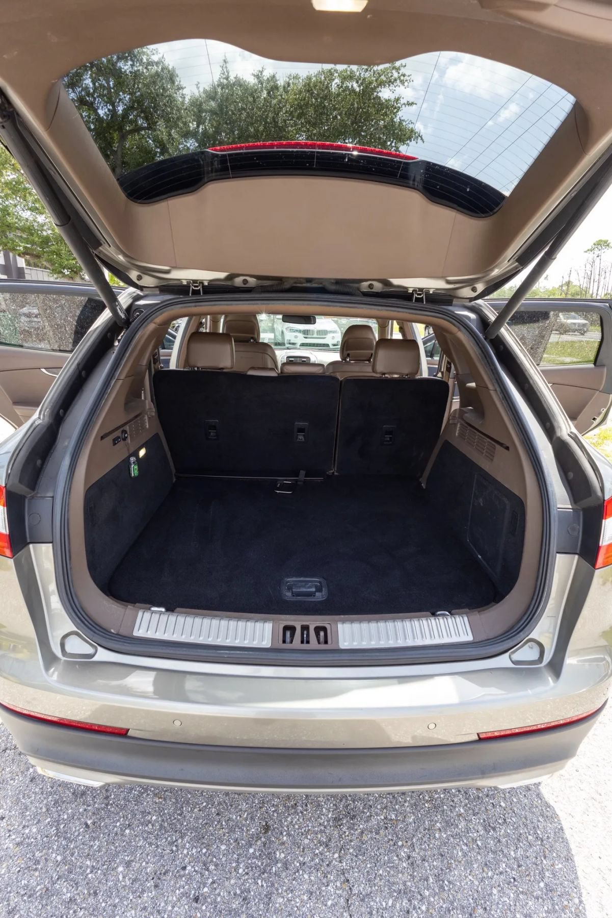Used 2016 Lincoln MKX Reserve w/ Climate Package AWD/4WD image 11