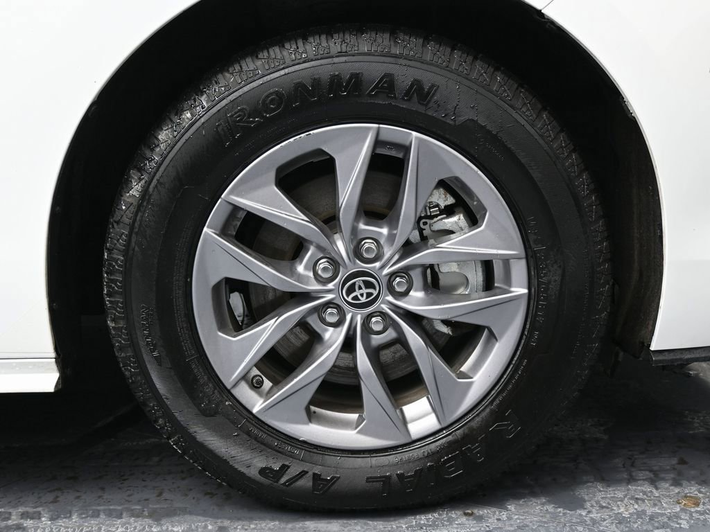 Used 2024 Toyota Sienna LE image 14