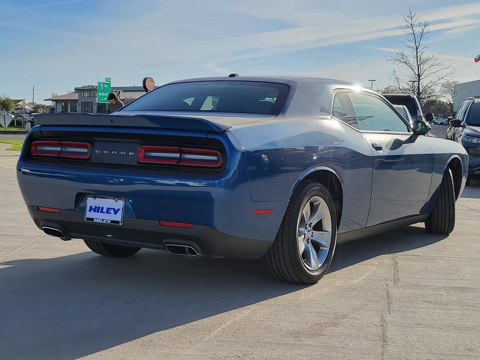 Used 2022 Dodge Challenger SXT image 4