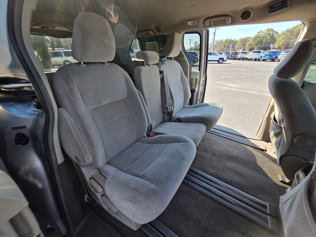Used 2015 Toyota Sienna LE image 16