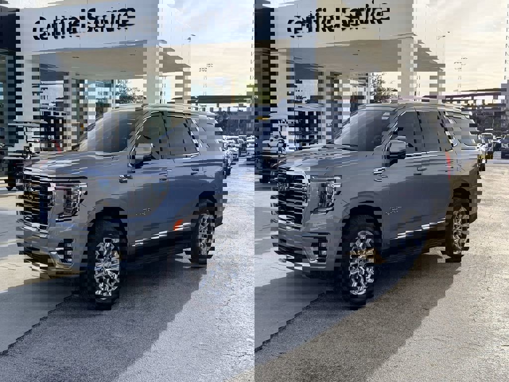 Used 2023 GMC Yukon SLT w/ SLT Luxury Package image 9