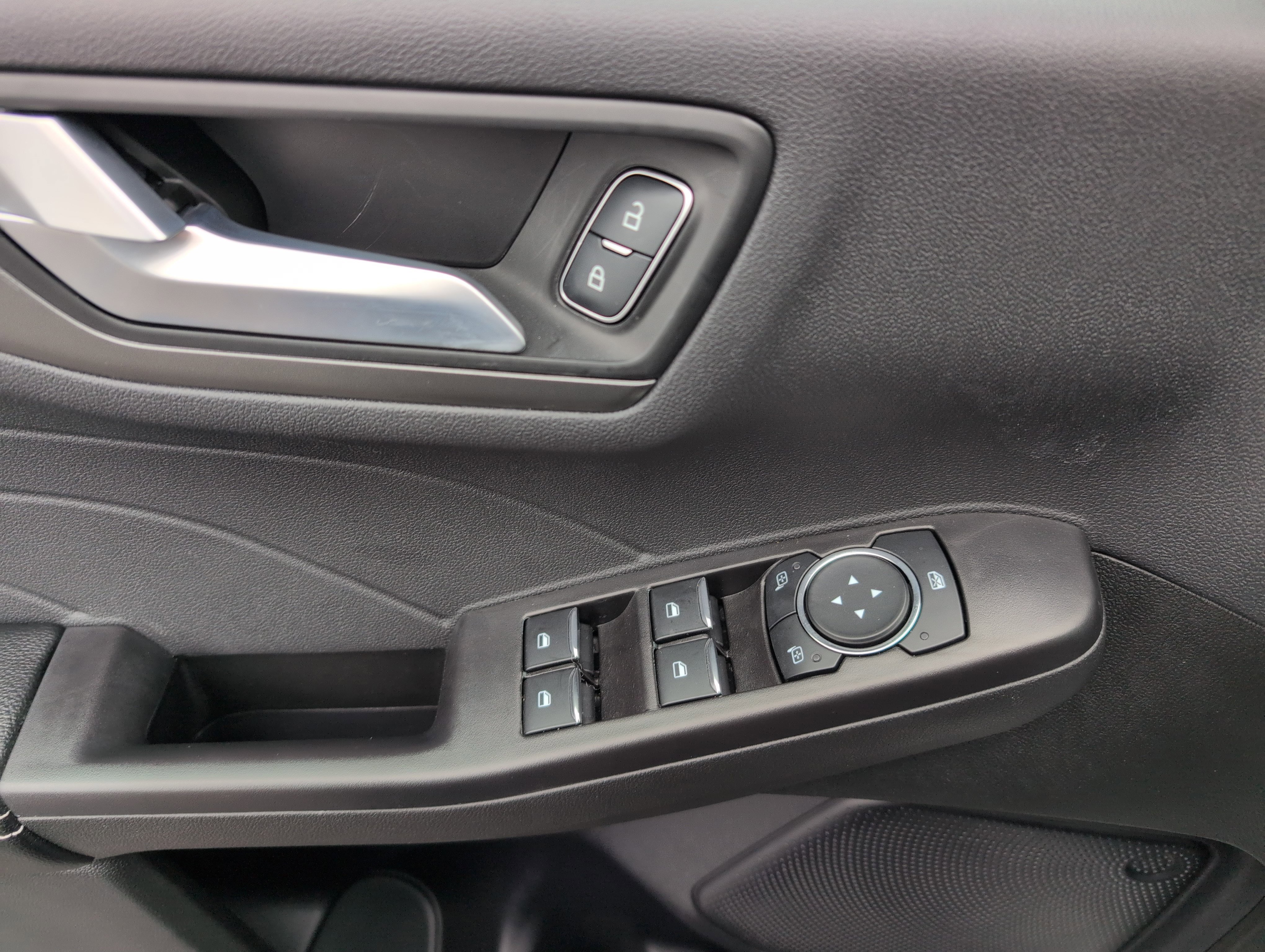 Used 2024 Ford Escape SE image 17