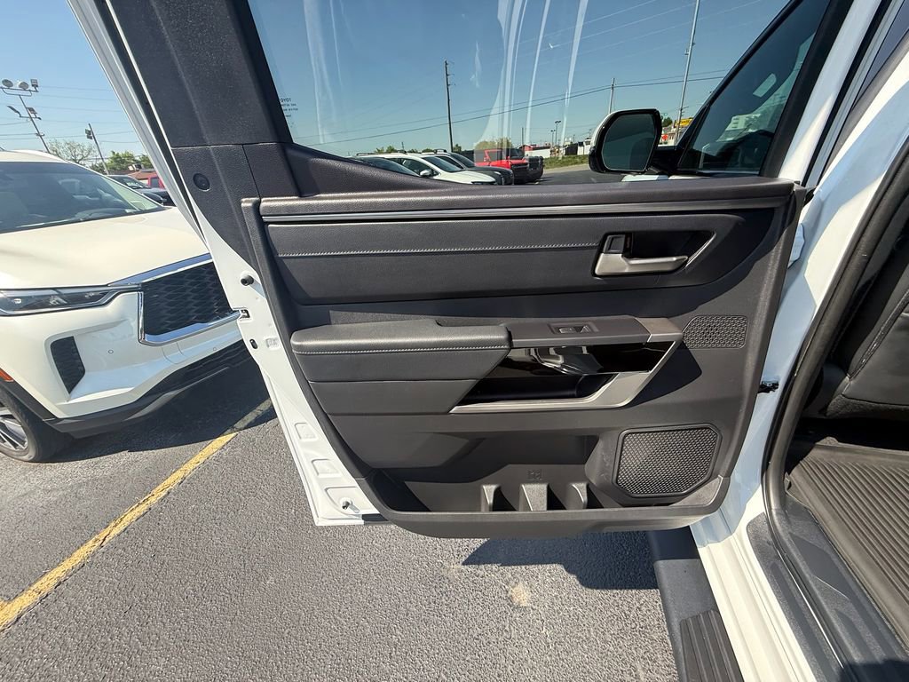 Used 2025 Toyota Tundra Limited AWD/4WD image 19