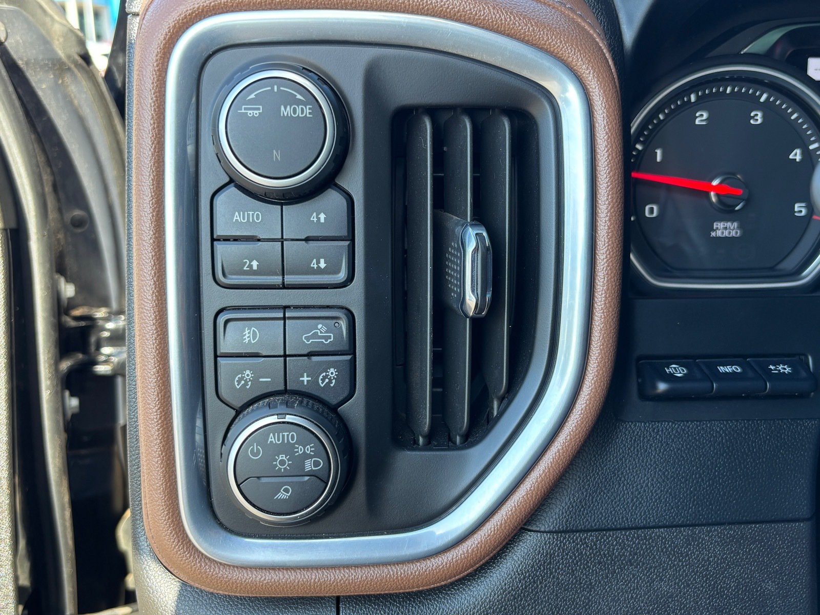 Used 2022 Chevrolet Silverado 2500 High Country w/ Z71 Off-Road Package AWD/4WD image 26