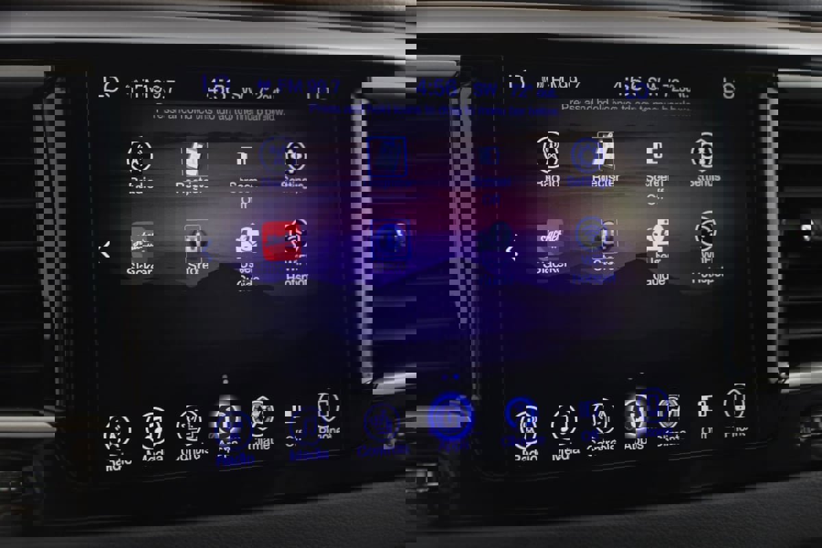 Used 2017 Chrysler Pacifica Touring-L image 32