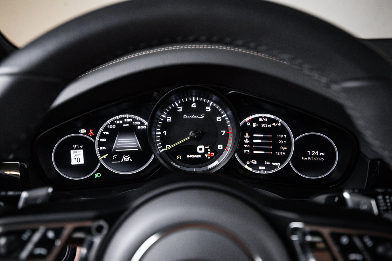 Certified 2022 Porsche Cayenne Turbo S AWD/4WD image 15