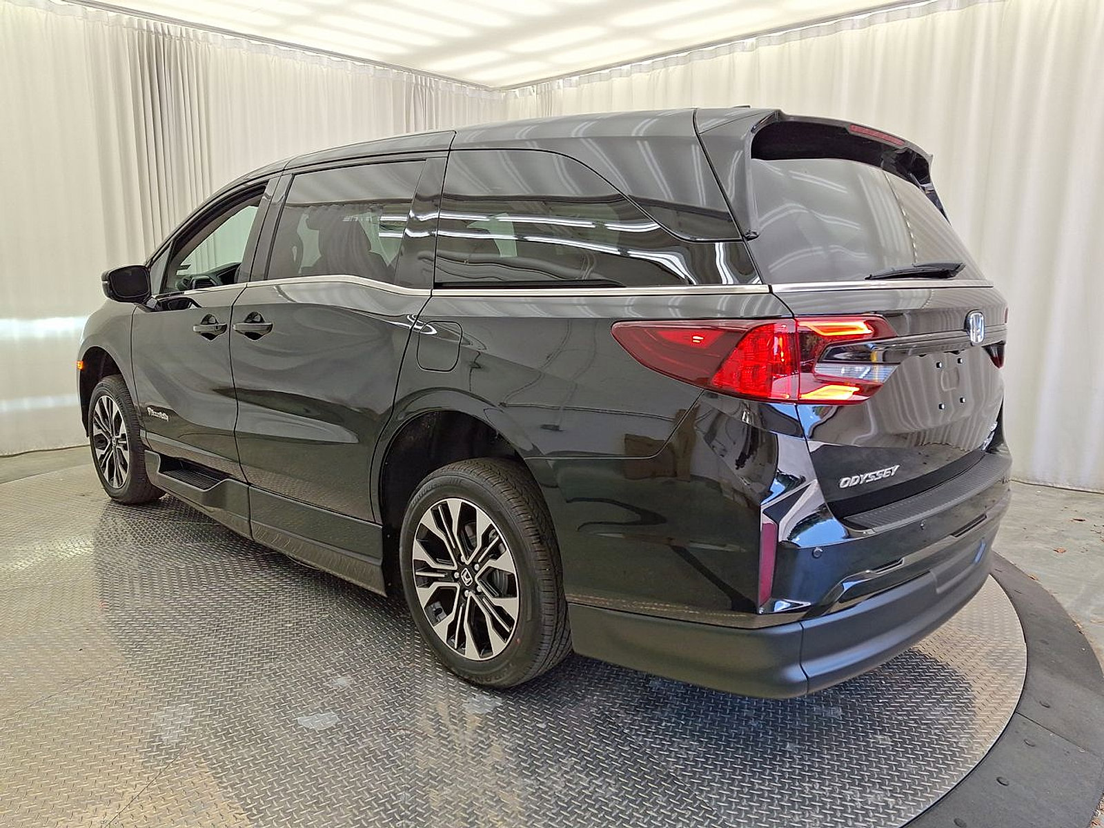 Used 2025 Honda Odyssey Elite image 22