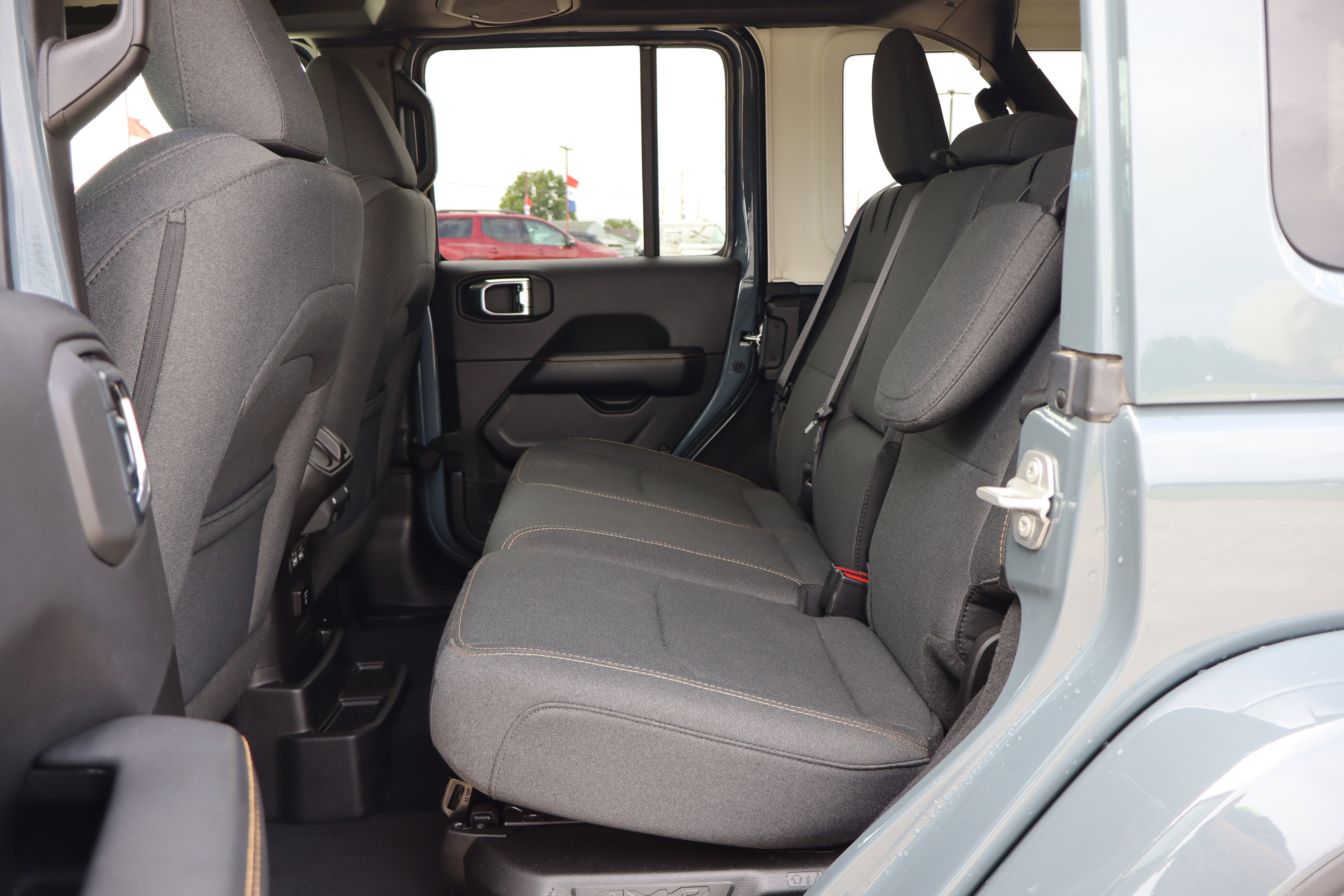 Used 2025 Jeep Wrangler Unlimited Sahara AWD/4WD image 10