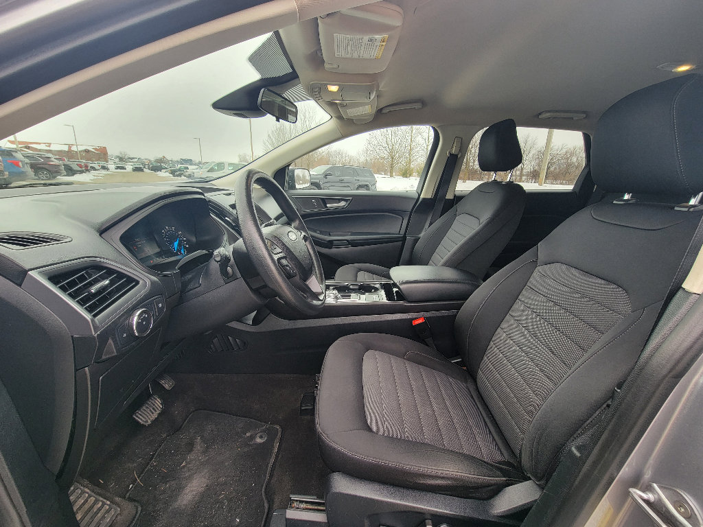 Used 2020 Ford Edge SE image 11