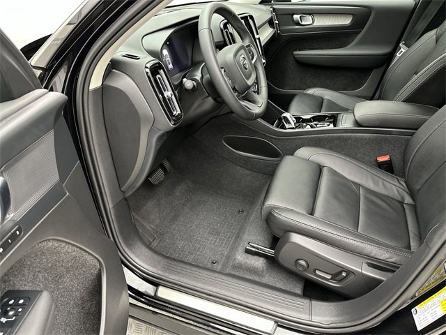 Certified 2024 Volvo XC40 B5 Plus w/ Protection Package Premier image 11