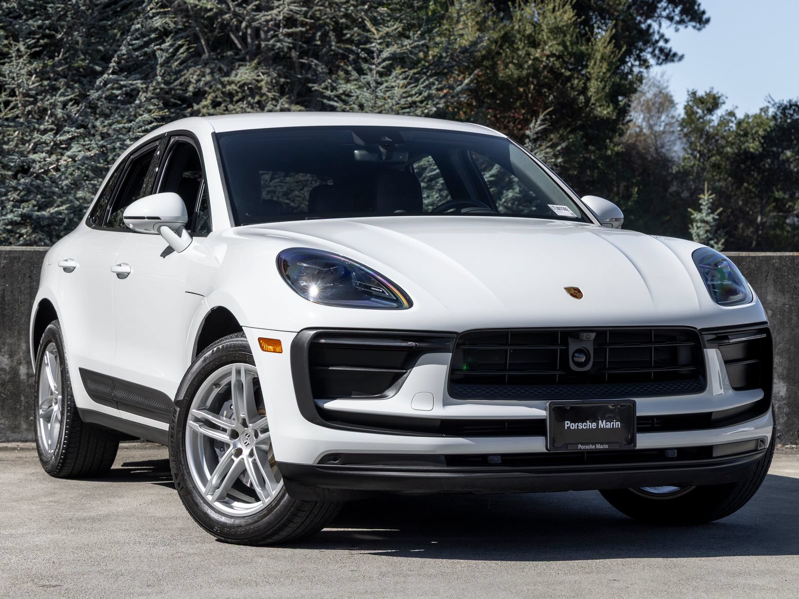 Certified 2026 Porsche Macan AWD/4WD image 6
