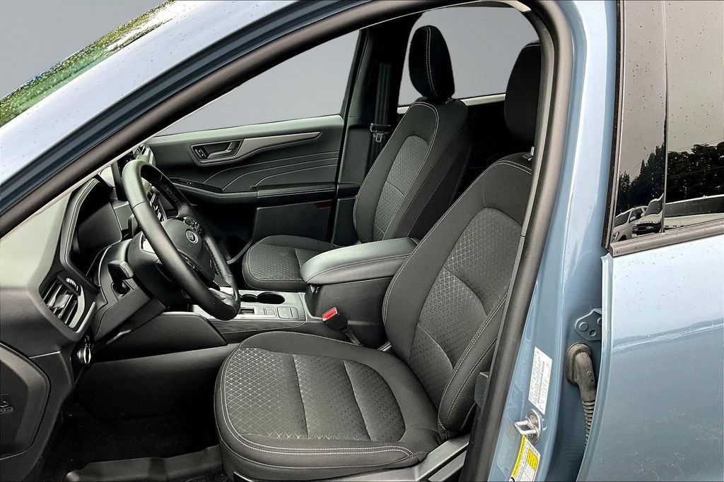 Used 2025 Ford Escape Active w/ Cold Weather Package FWD image 21