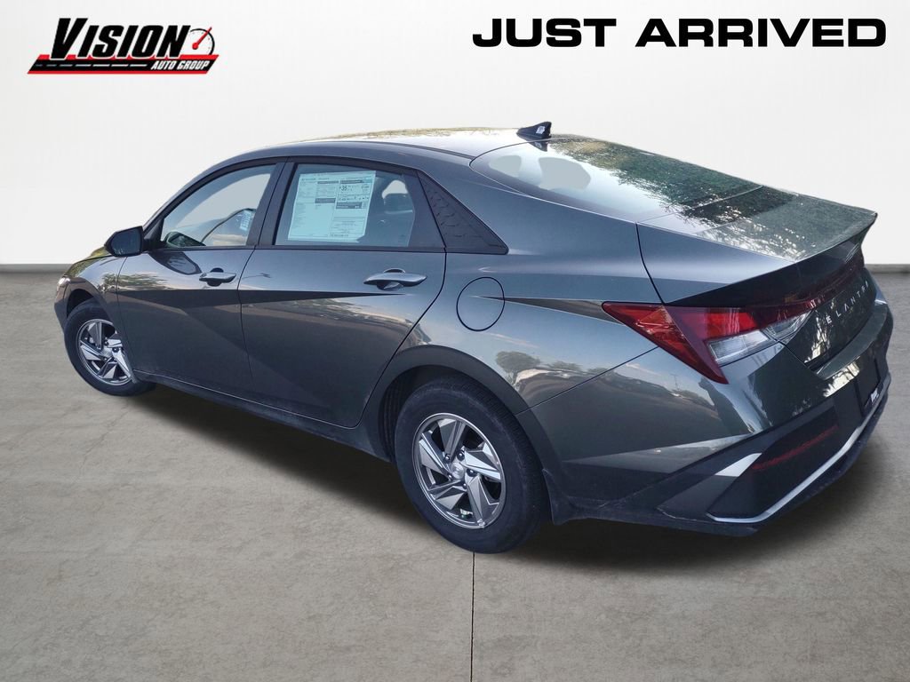 Certified 2026 Hyundai Elantra SE FWD video 3