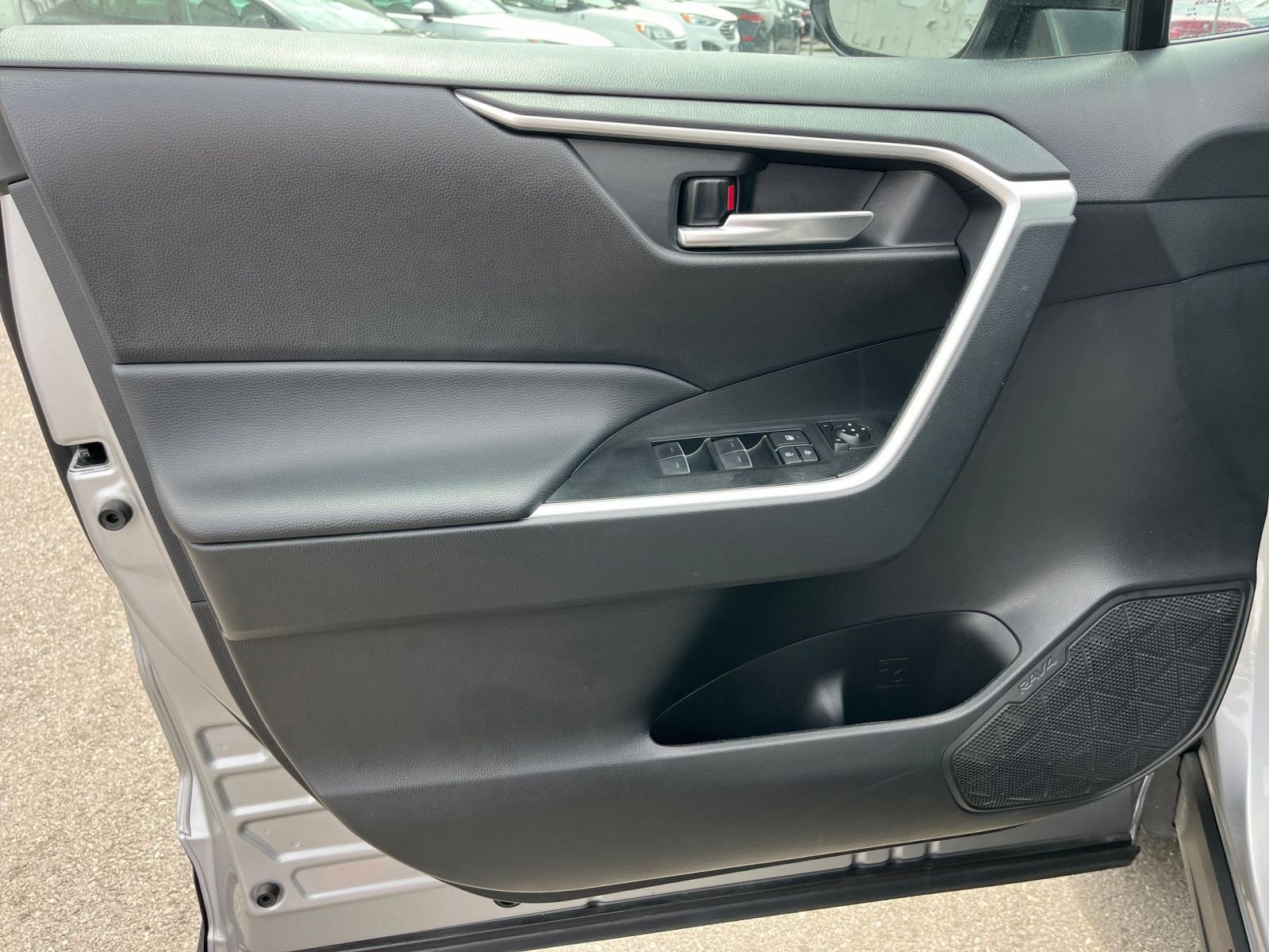 Used 2025 Toyota RAV4 XLE w/ Convenience Package AWD/4WD image 18
