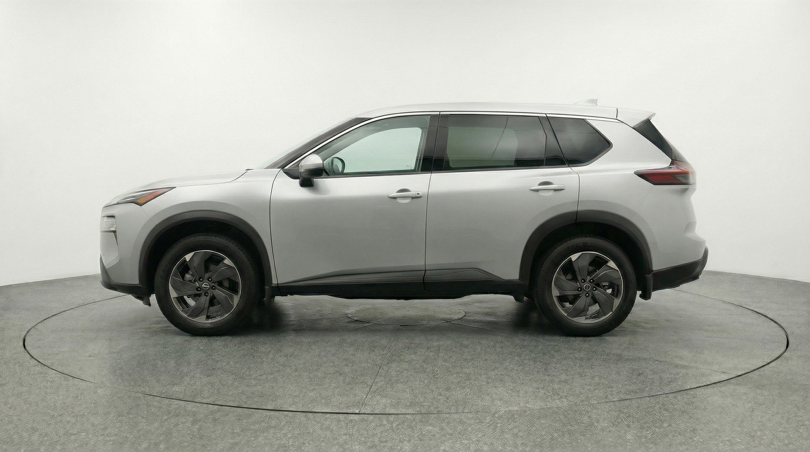 Used 2025 Nissan Rogue SV image 5