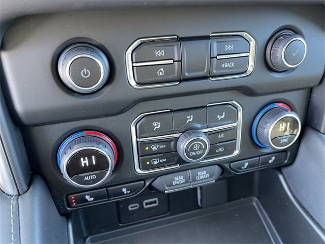 Used 2024 Chevrolet Tahoe Z71 w/ Luxury Package image 18