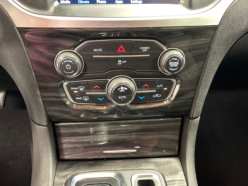 Used 2022 Chrysler 300 Touring w/ Sport Appearance Package image 35