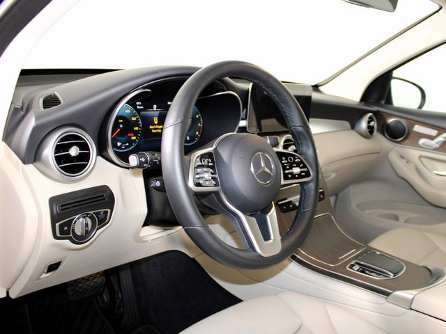 Used 2021 Mercedes-Benz GLC 300 4MATIC image 4