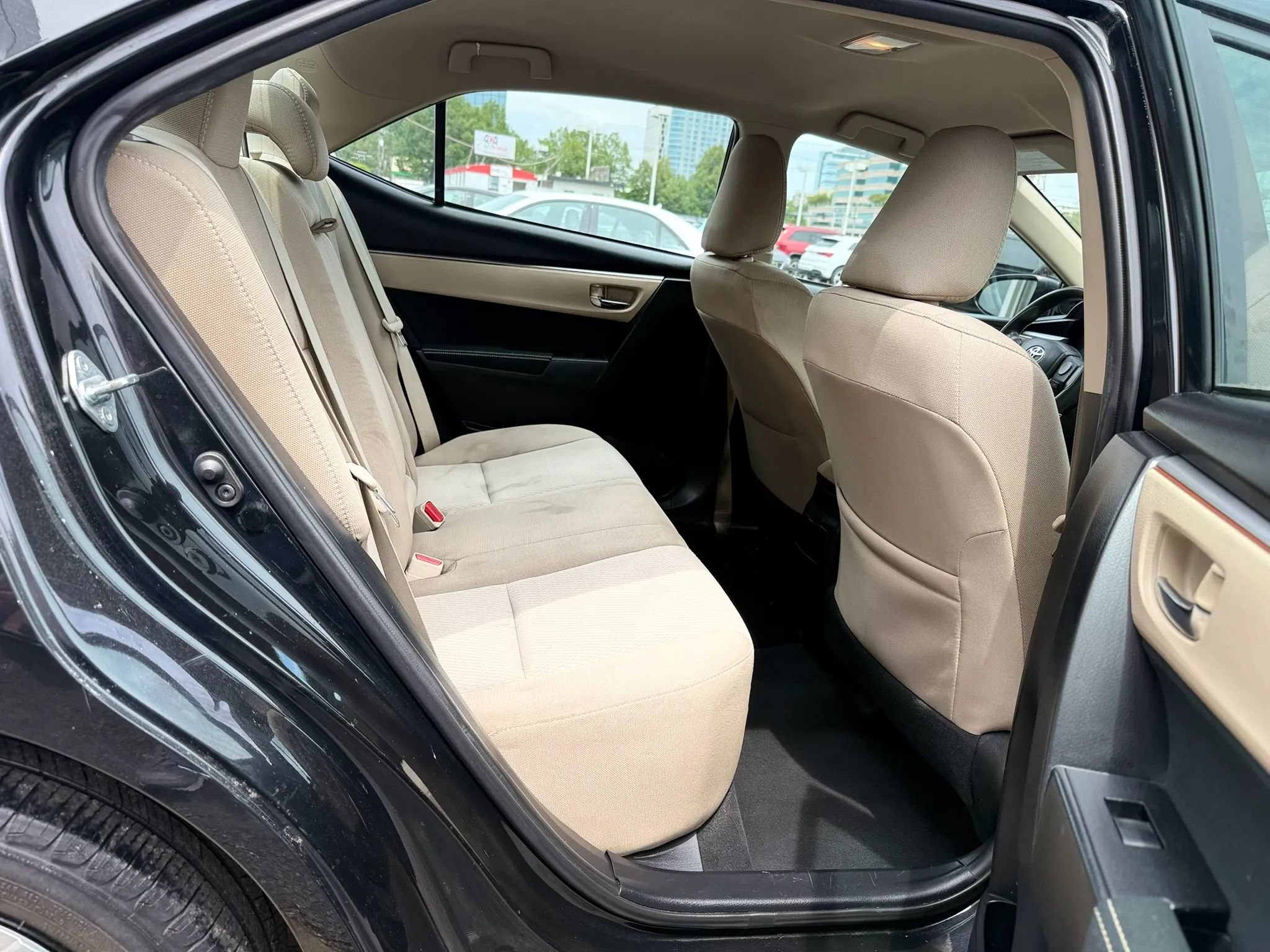 Used 2016 Toyota Corolla LE FWD image 28