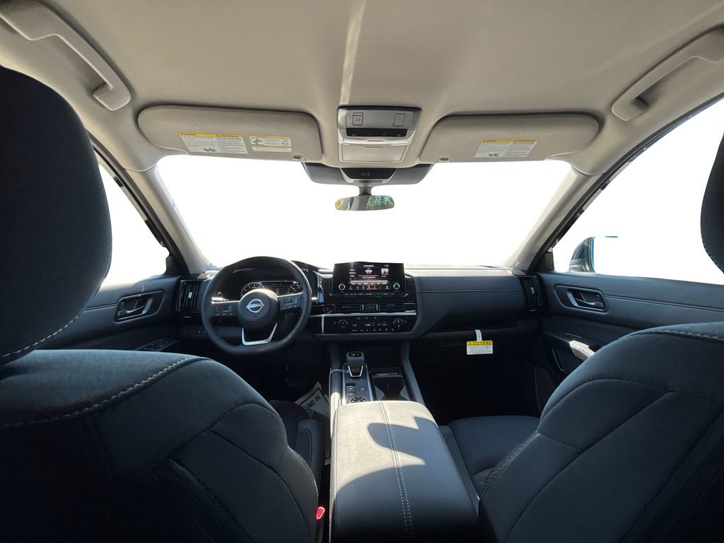 New 2025 Nissan Pathfinder SV w/ Black Appearance Package image 18