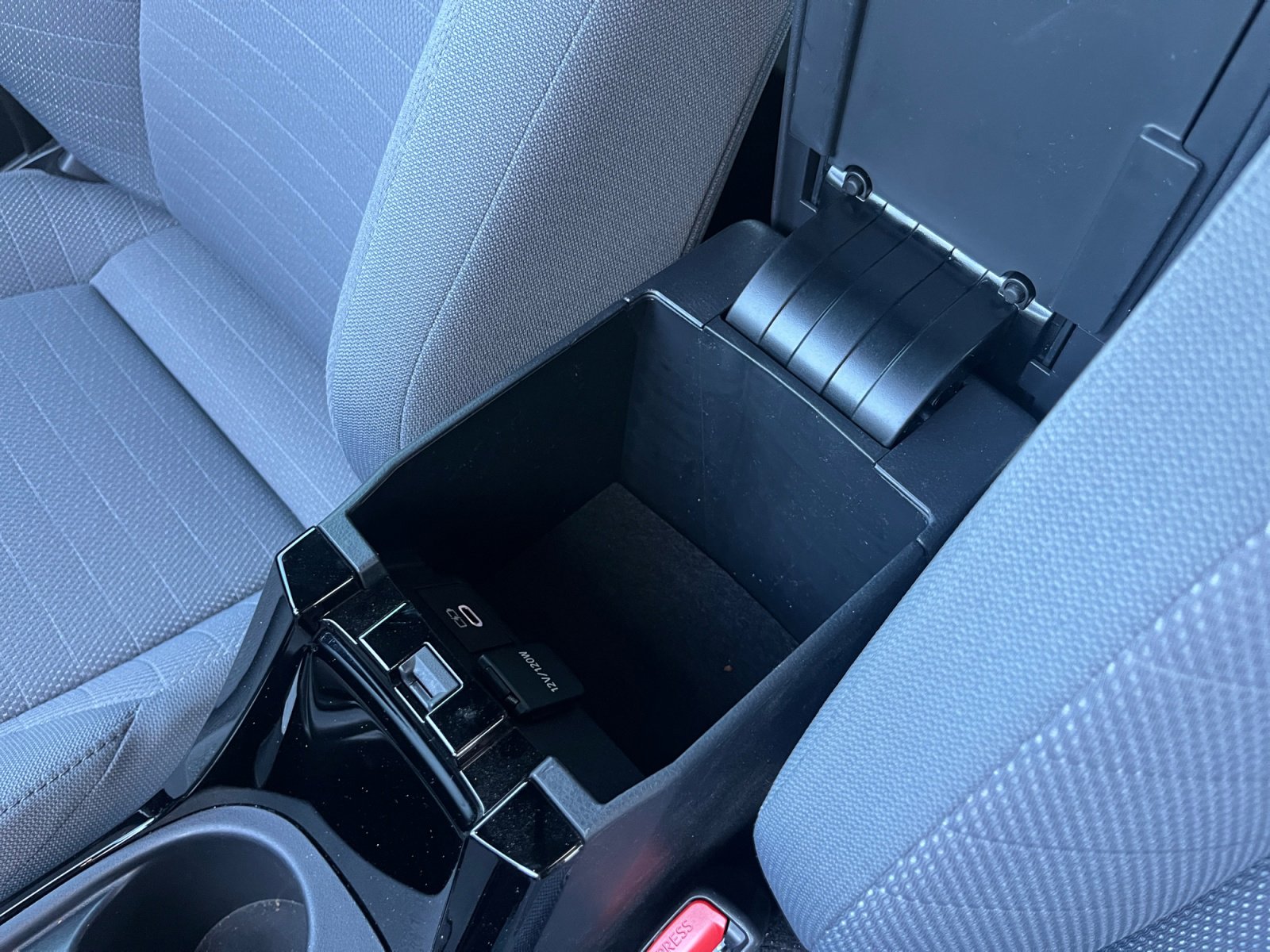 Used 2025 Toyota Corolla SE image 15