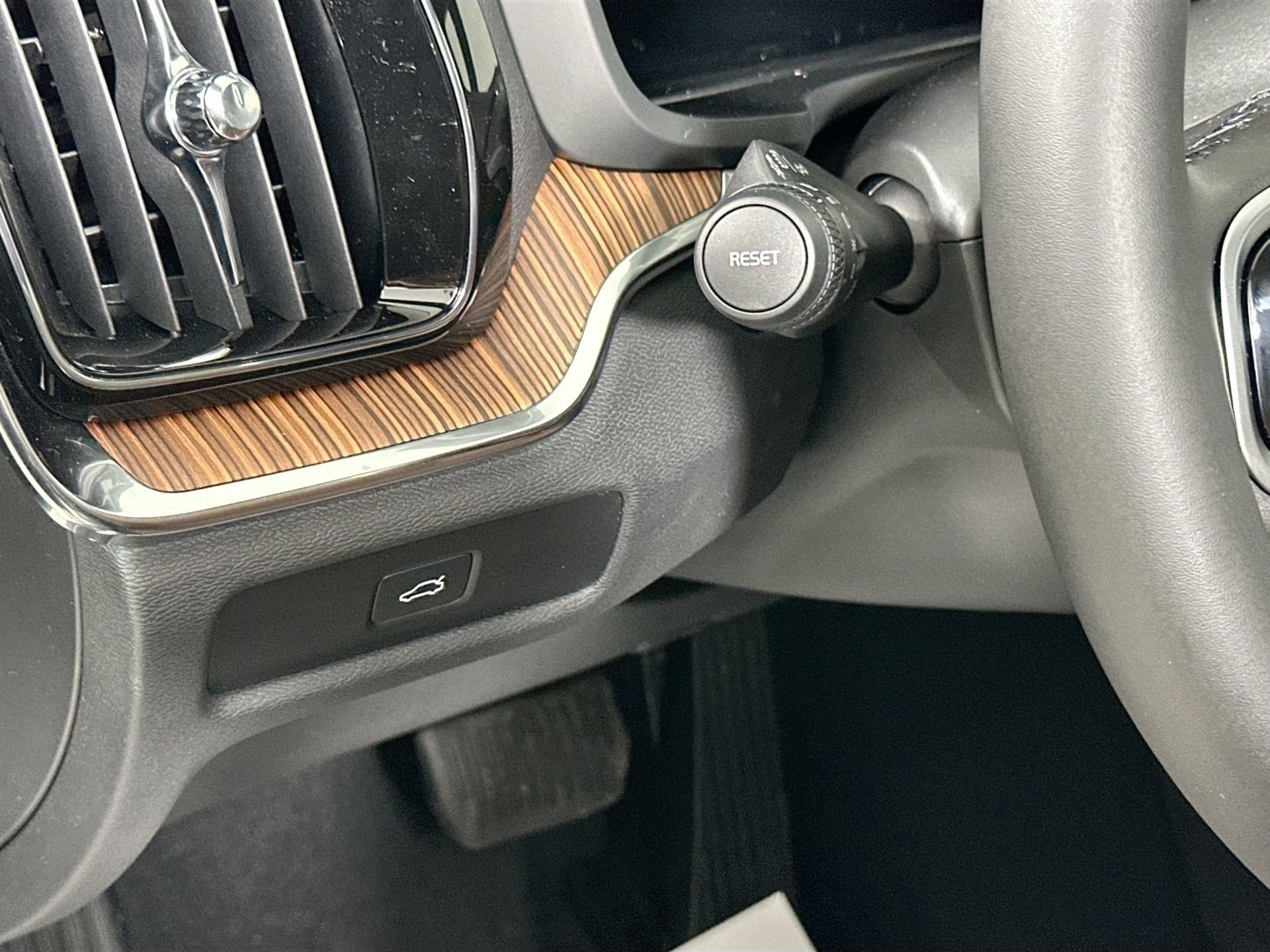 New 2026 Volvo V60 B5 Cross Country Plus w/ Climate Package image 10