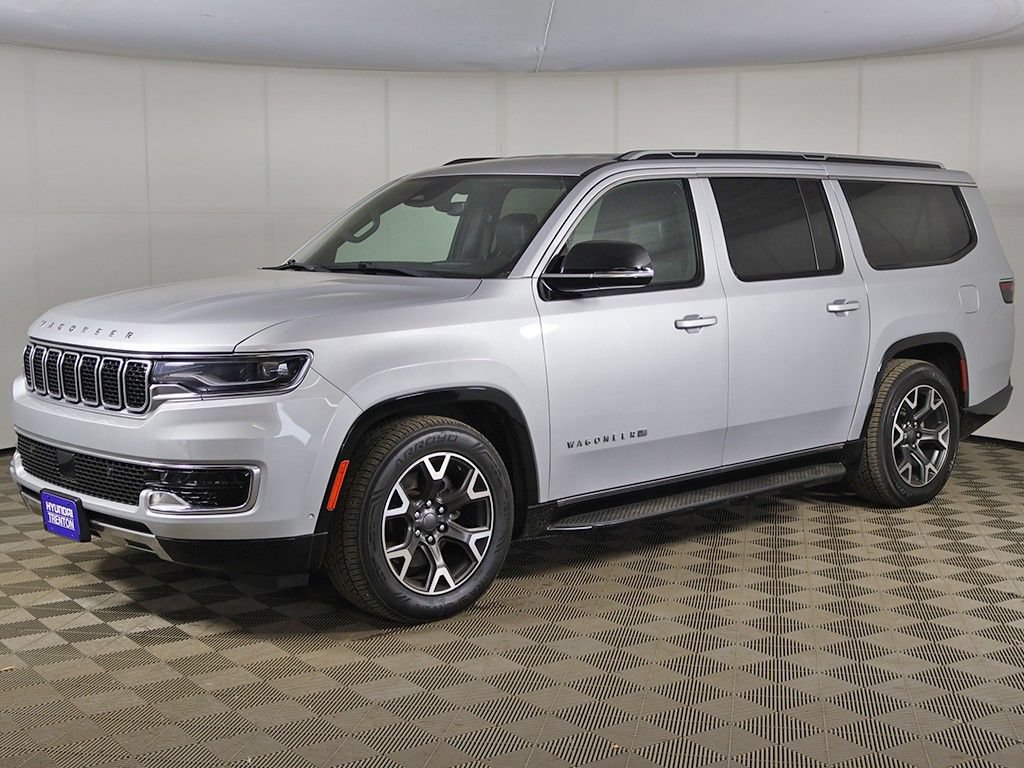 Used 2024 Jeep Wagoneer L Series III w/ Flexible Seating Group AWD/4WD image 13