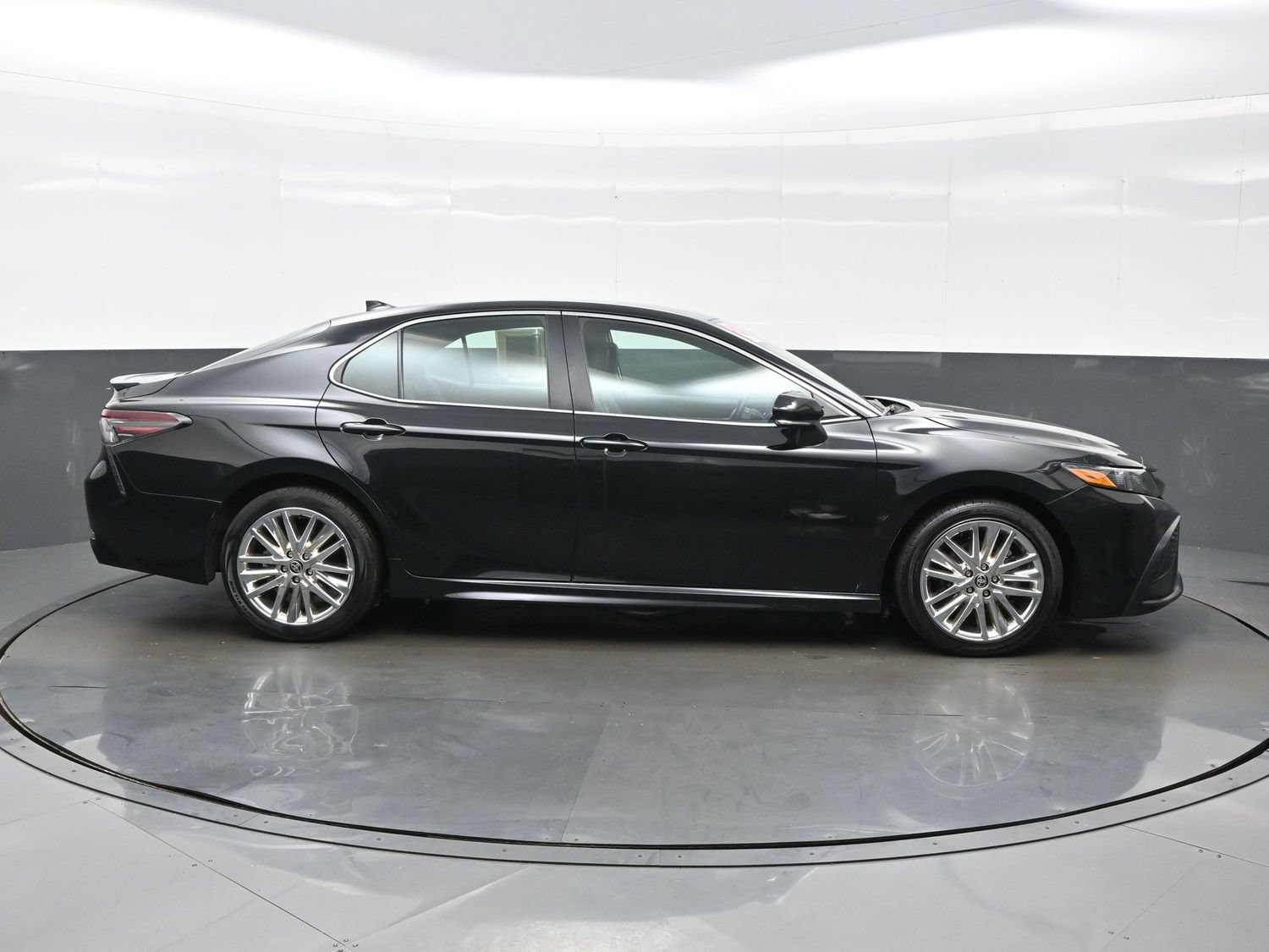 Used 2024 Toyota Camry SE FWD image 7