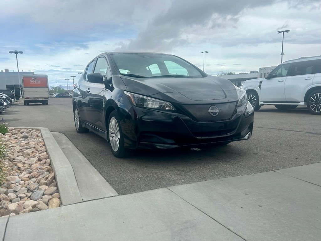 Used 2024 Nissan Leaf S FWD image 3