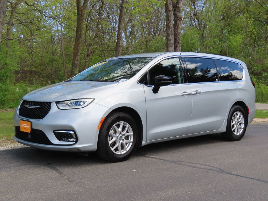 Certified 2024 Chrysler Pacifica Touring-L FWD image 19