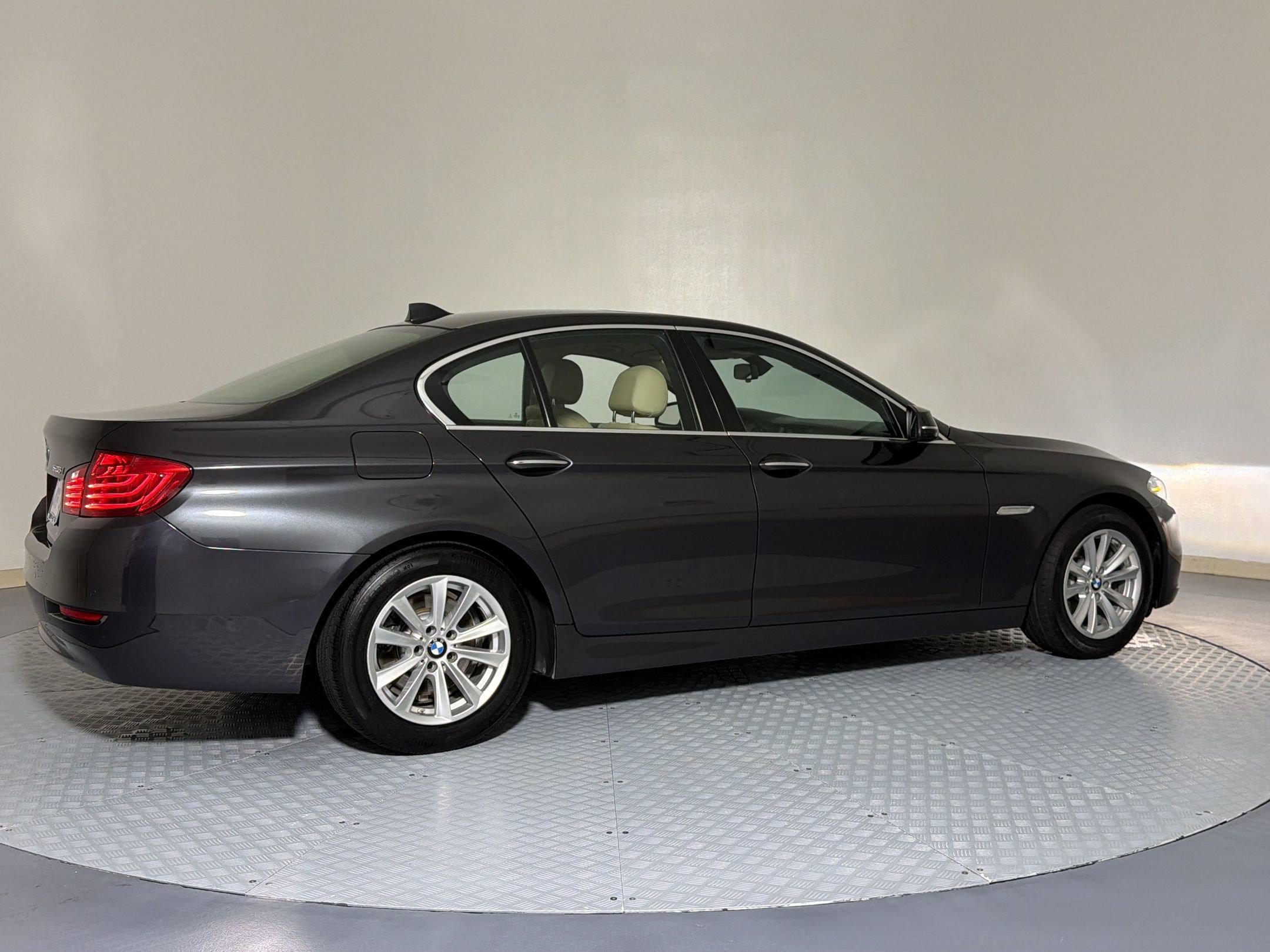 Used 2016 BMW 528i Sedan RWD image 9