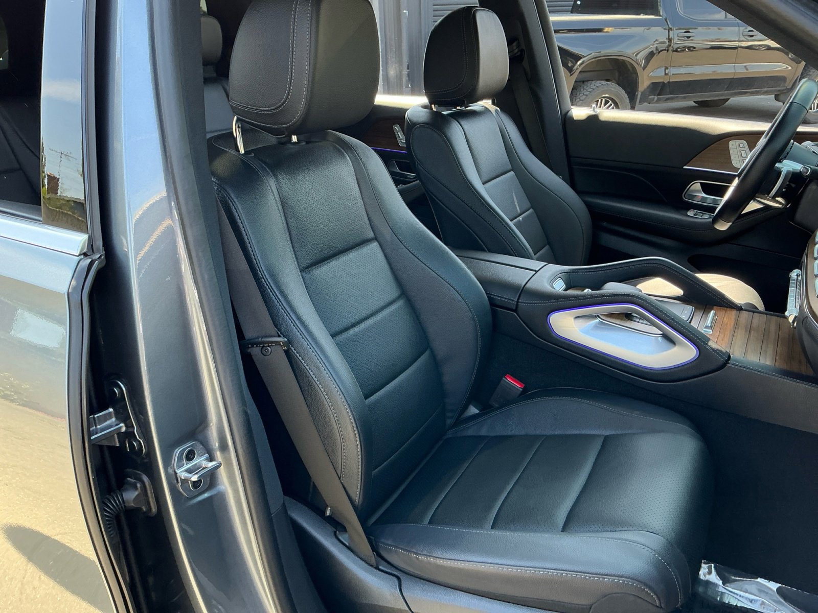 Used 2025 Mercedes-Benz GLS 450 4MATIC image 21