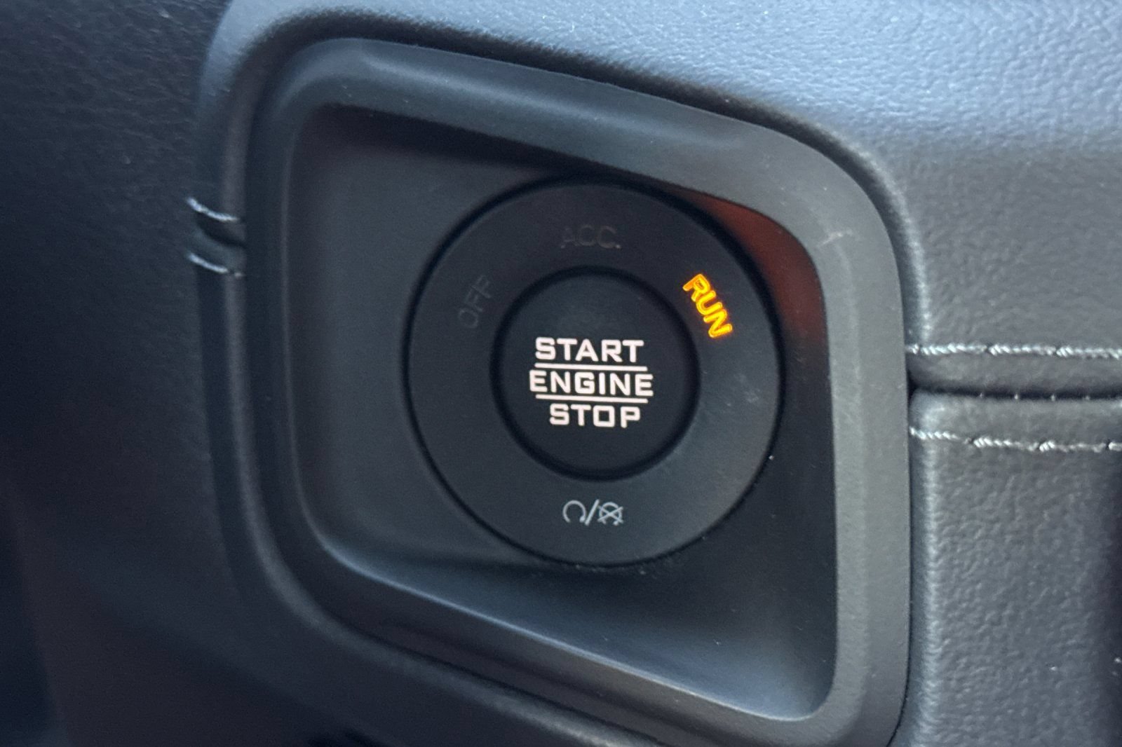Used 2025 Jeep Wrangler Unlimited Sahara AWD/4WD image 23