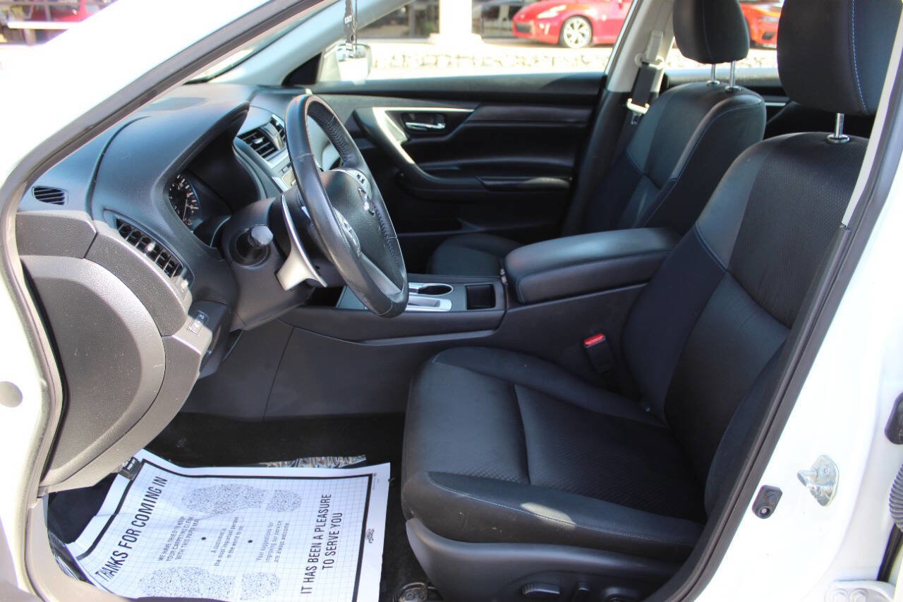 Used 2017 Nissan Altima 2.5 SR w/ Midnight Edition Package image 16