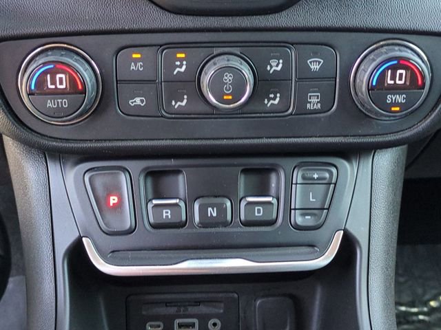 Used 2018 GMC Terrain SLT w/ Infotainment Package II AWD/4WD image 19