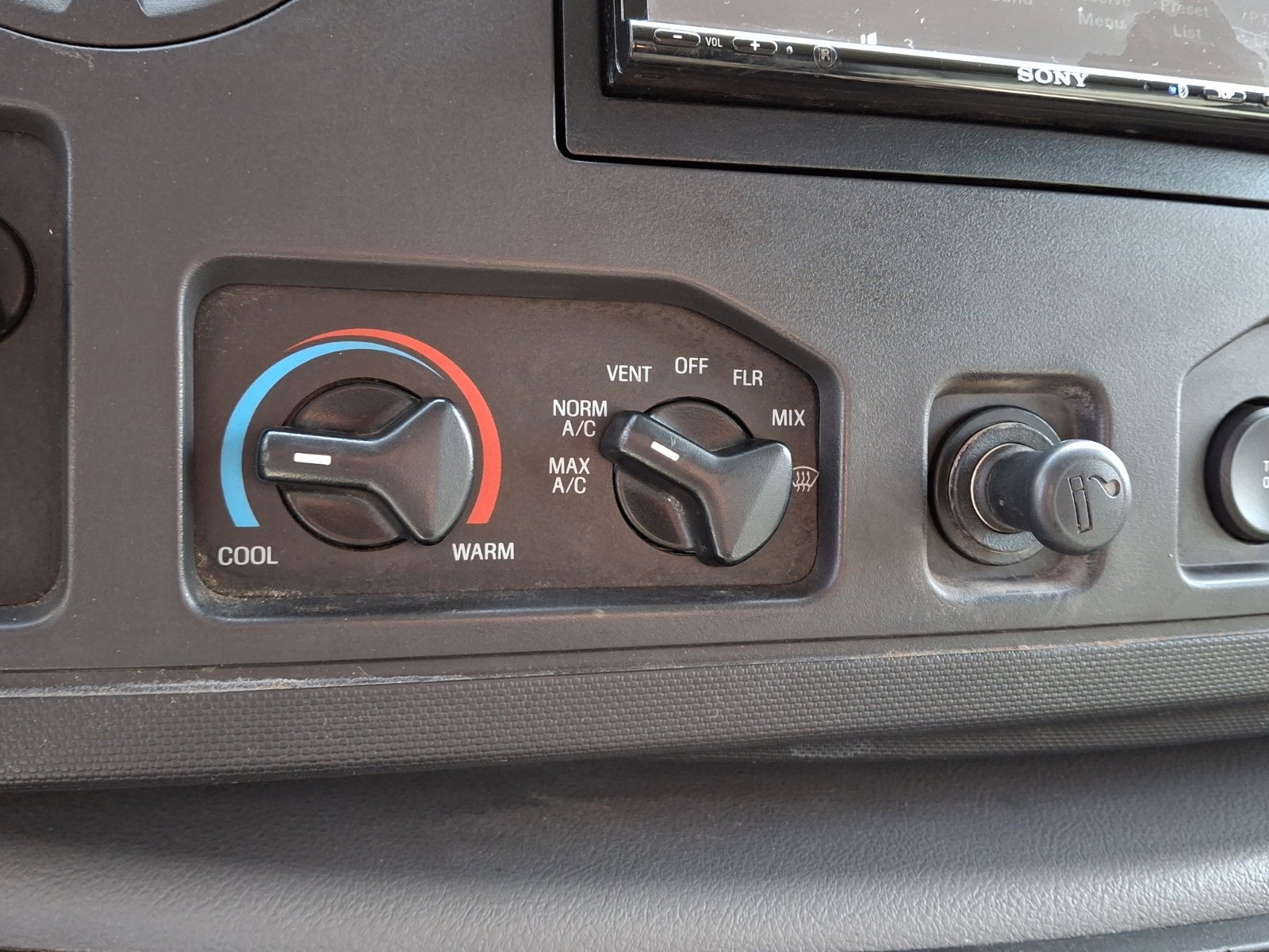 Used 2011 Ford E-250 and Econoline 250 Extended w/ Commercial Cargo Van Pkg image 18